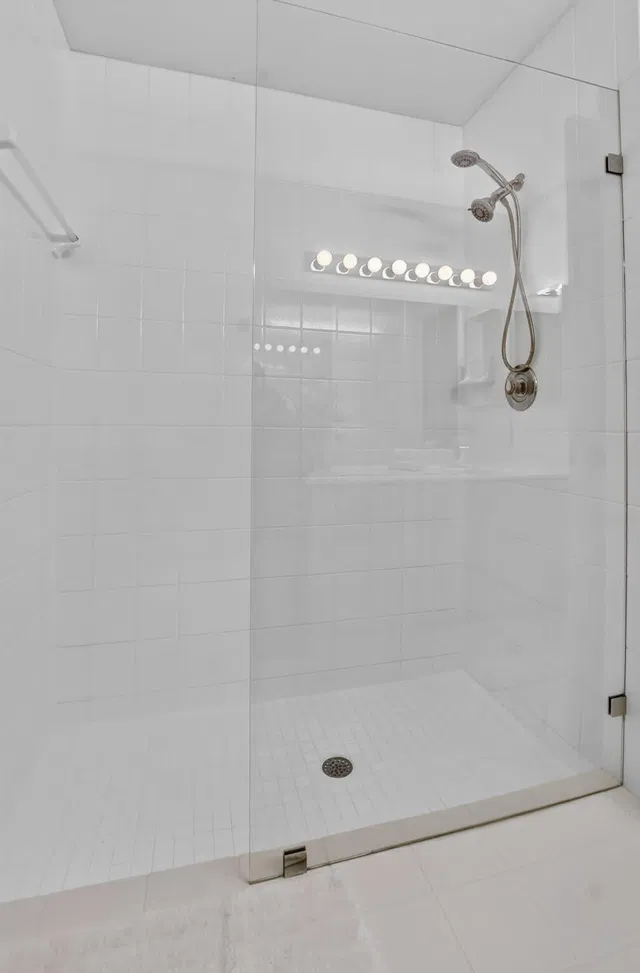 Unit 102 photo 37