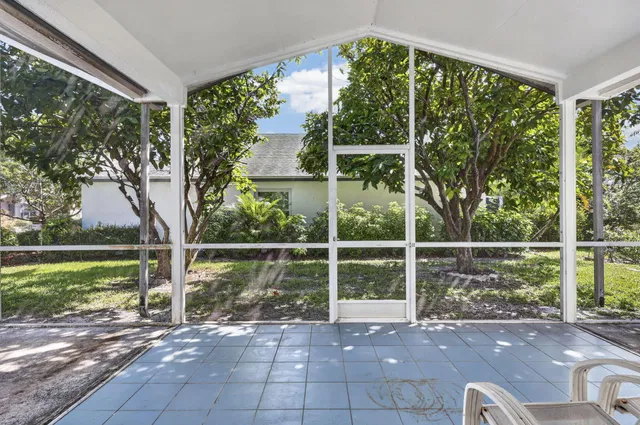 Residence photo 19