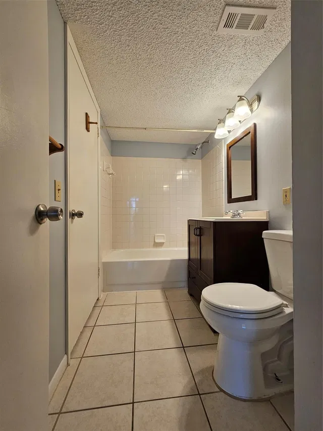 Unit L photo 10
