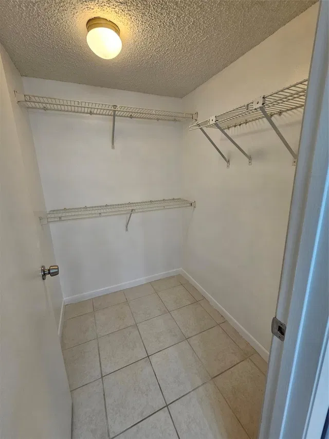 Unit L photo 11