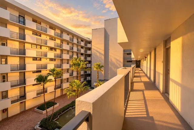 Singer Island Unit 507 photo 3