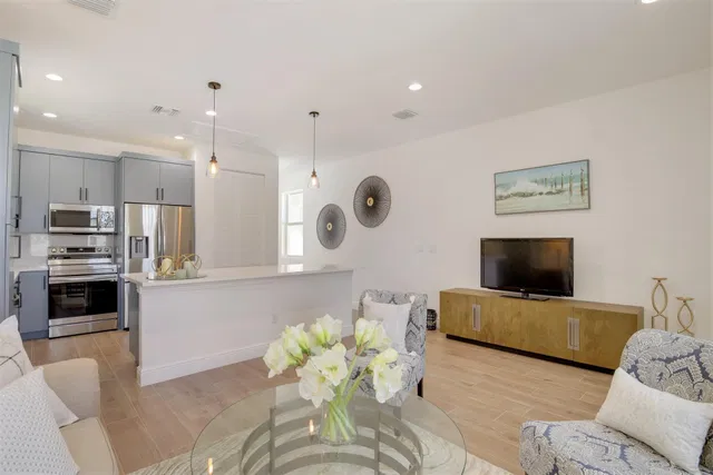 Residence photo 4