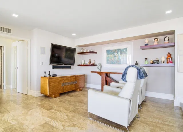 Consulate Place Unit 1005 photo 5