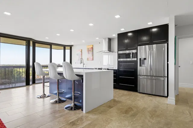 Consulate Place Unit 1005 photo 6