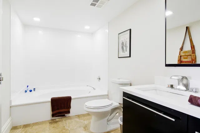 Consulate Place Unit 1005 photo 11
