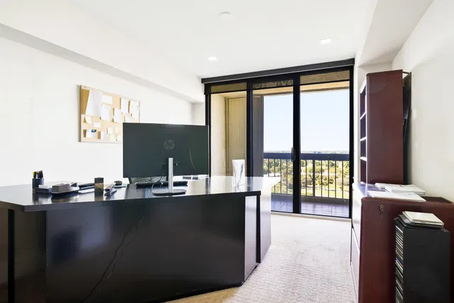 Consulate Place Unit 1005 photo 15