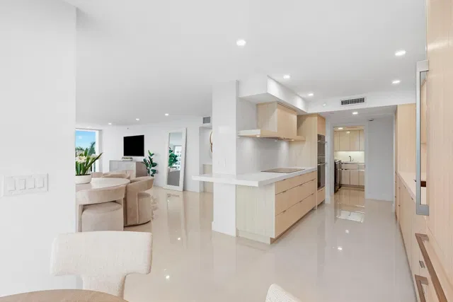 Unit 504 photo 10