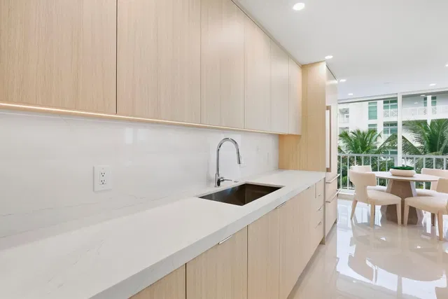 Unit 504 photo 12