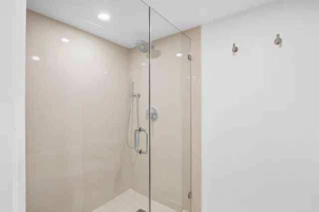 Unit 504 photo 26