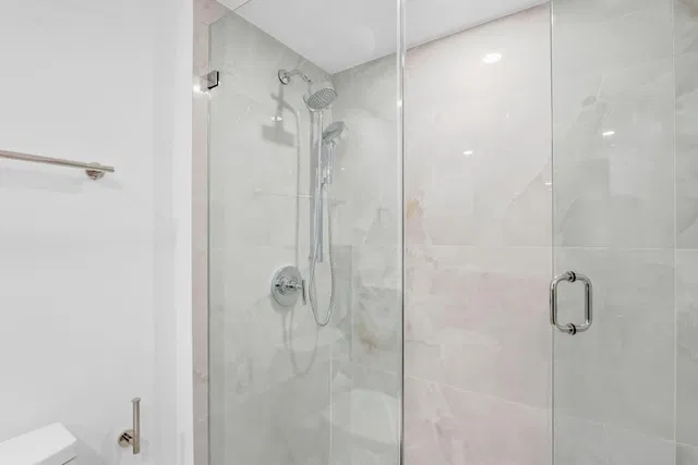 Unit 504 photo 31