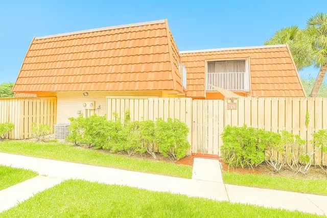 Residence photo 2