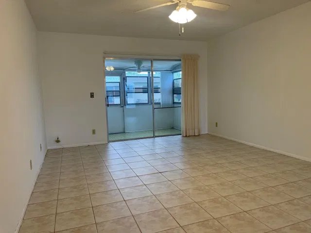  Residence photo 11