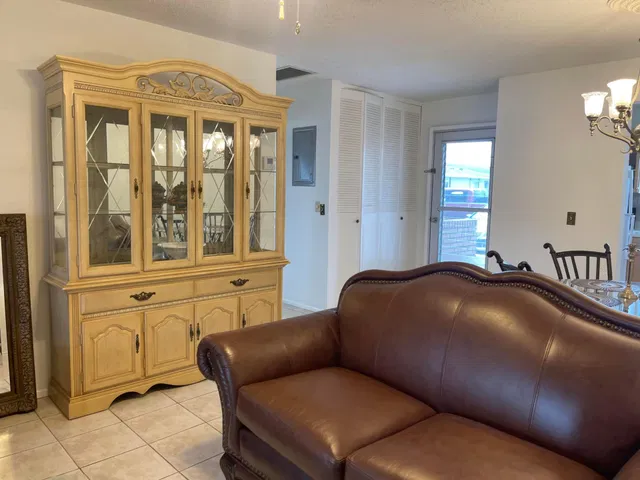  Residence photo 34