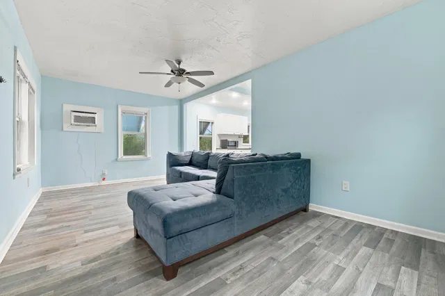 Residence photo 4