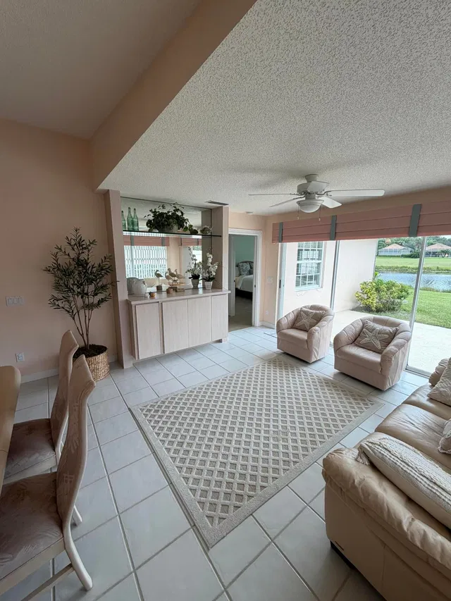 Residence photo 12