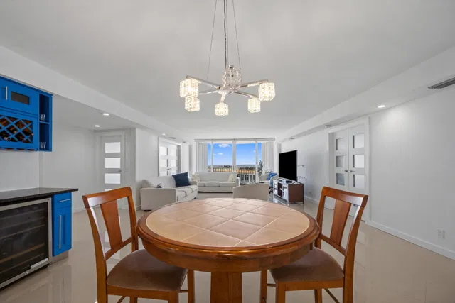 2295 S Ocean Palm Beach Unit 619 photo 2