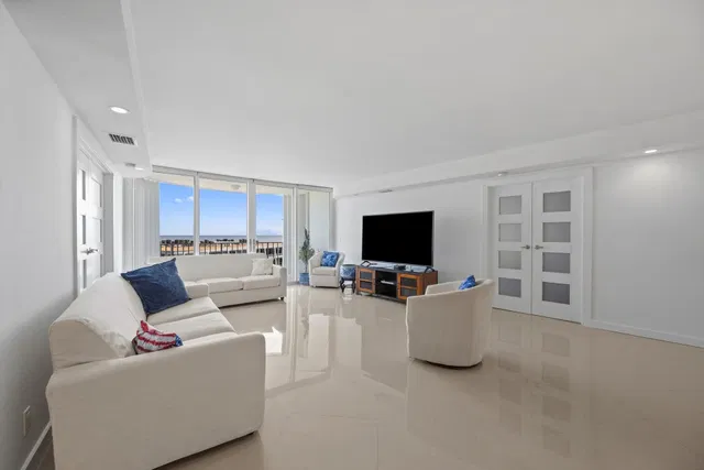 2295 S Ocean Palm Beach Unit 619 photo 4