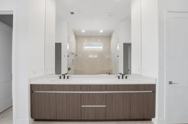  Residence photo 15