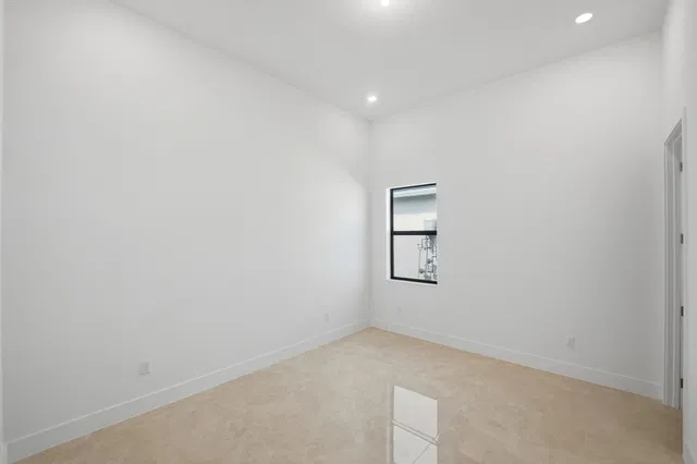  Residence photo 24