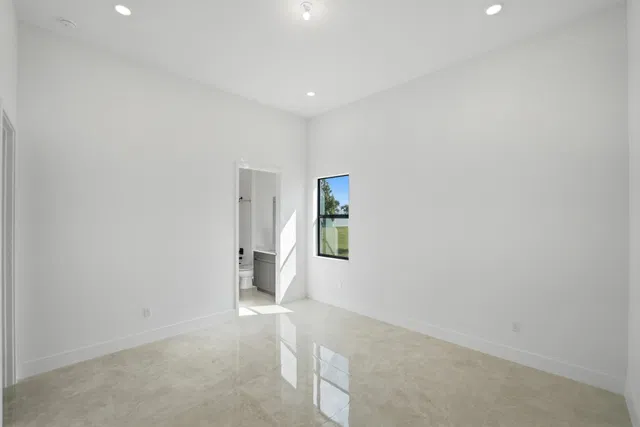  Residence photo 35