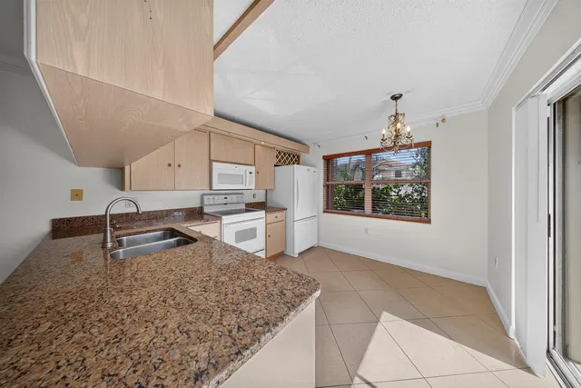 Residence photo 12