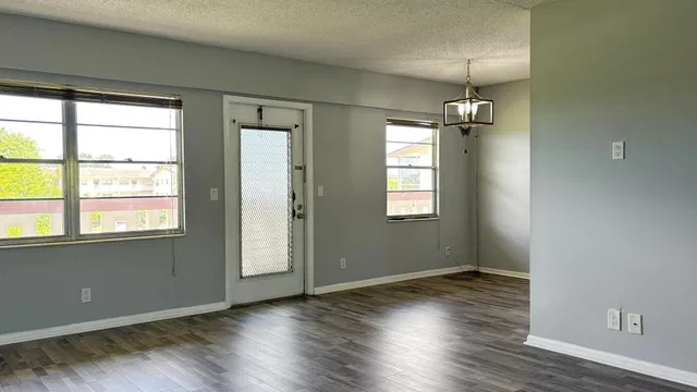  Residence photo 9