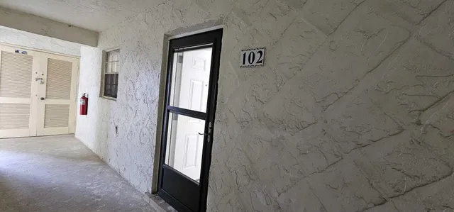 Unit 102 photo 3