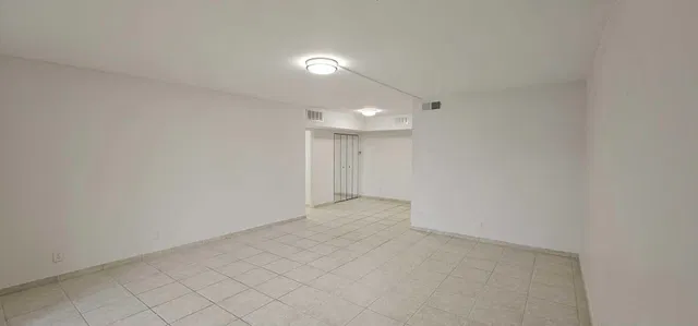 Unit 102 photo 4