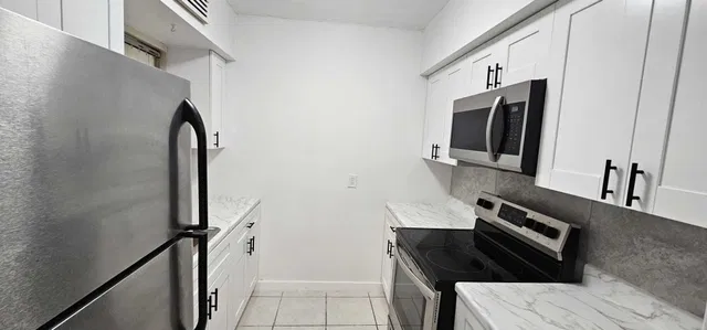 Unit 102 photo 7
