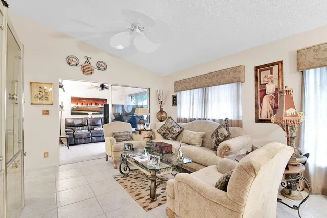  Residence photo 6
