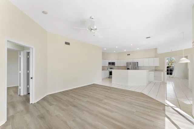 Residence photo 15