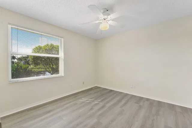  Residence photo 32