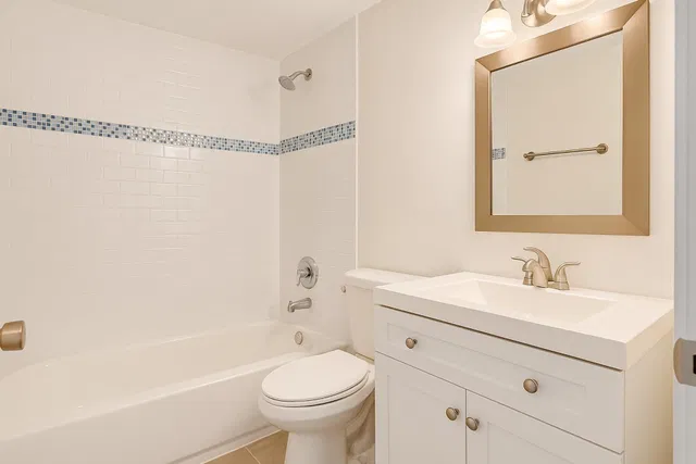 Unit Apt 9 photo 11