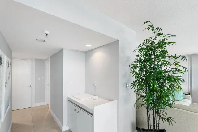 Unit 549 photo 8