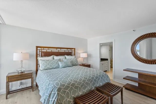 Unit 549 photo 11