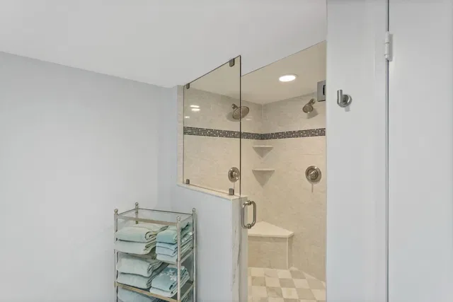 Unit 549 photo 13
