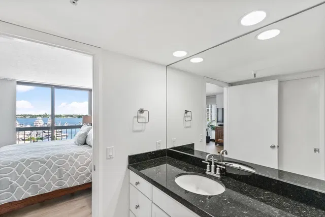 Unit 549 photo 15