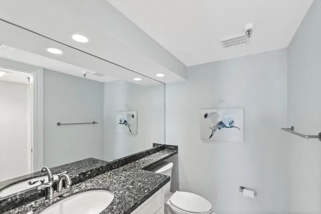 Unit 549 photo 22