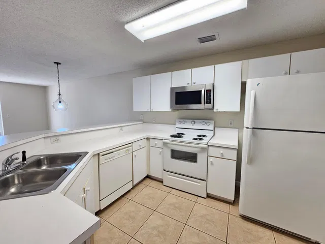  Residence photo 4
