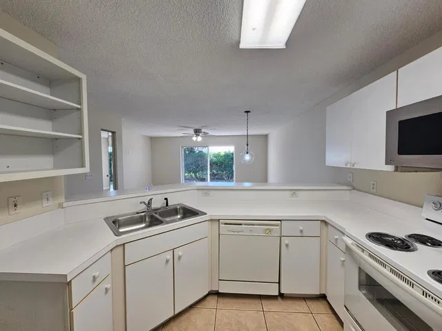  Residence photo 5