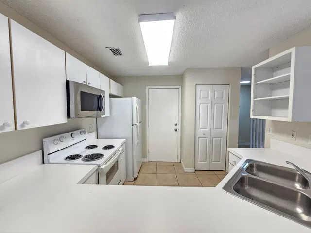  Residence photo 6