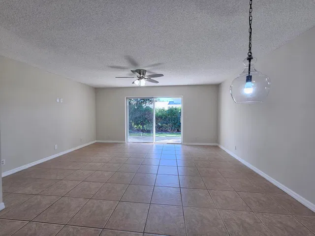  Residence photo 8