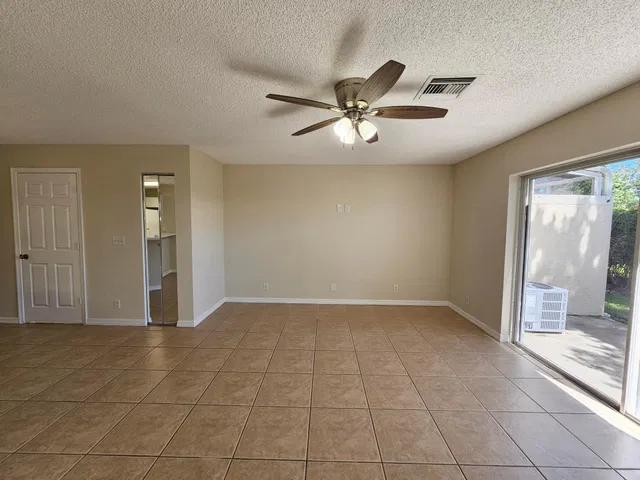  Residence photo 9