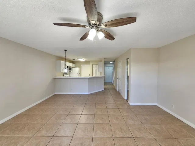  Residence photo 11