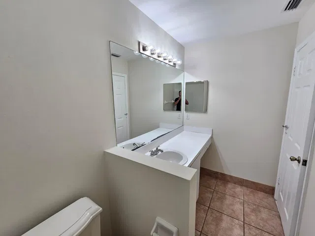  Residence photo 17