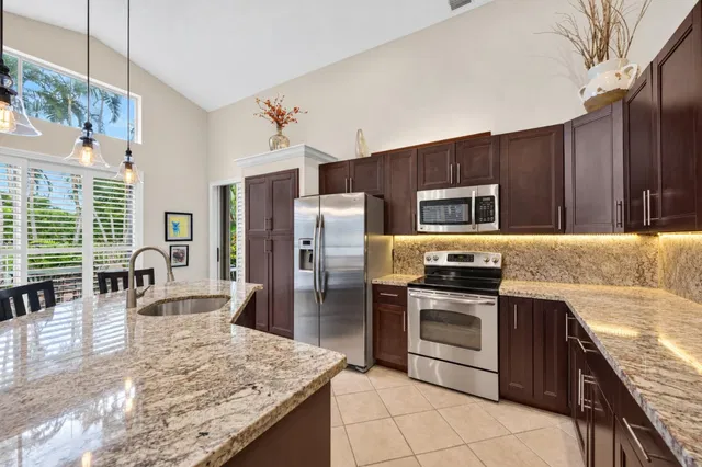  Residence photo 25