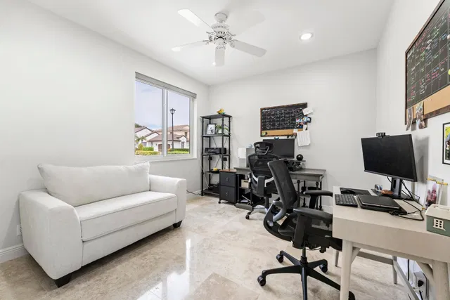 Residence photo 23