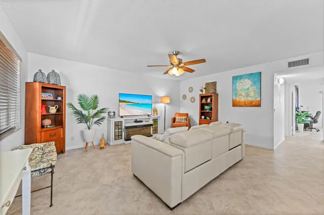  Residence photo 4