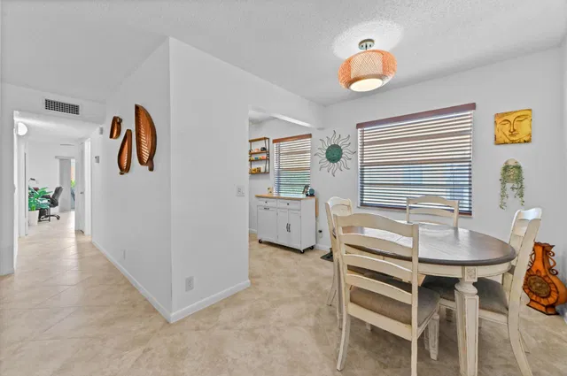  Residence photo 8