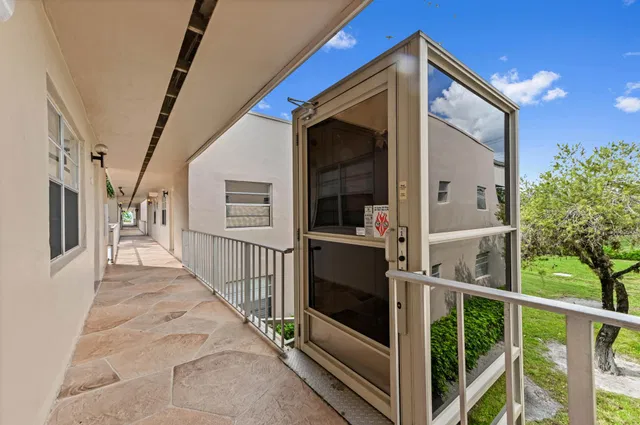  Residence photo 24